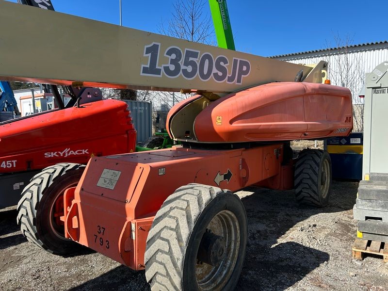 Telescopic Boom Lift - View 2